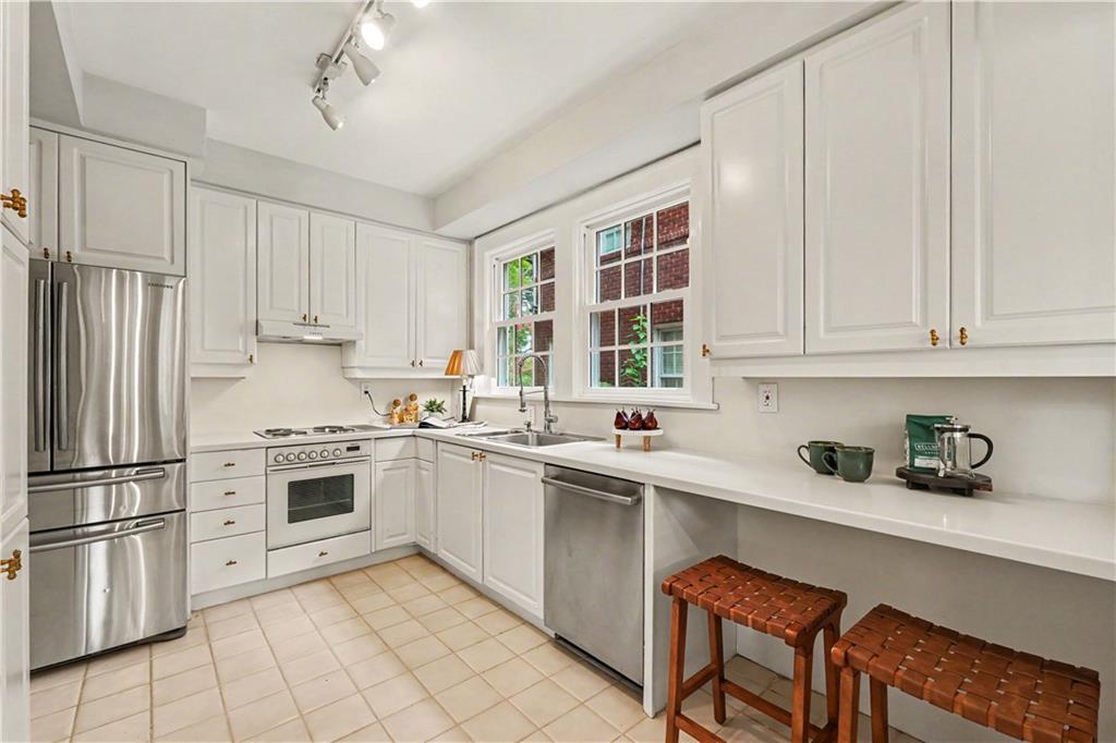 1180 Cameron Court Ne Property Photo 8
