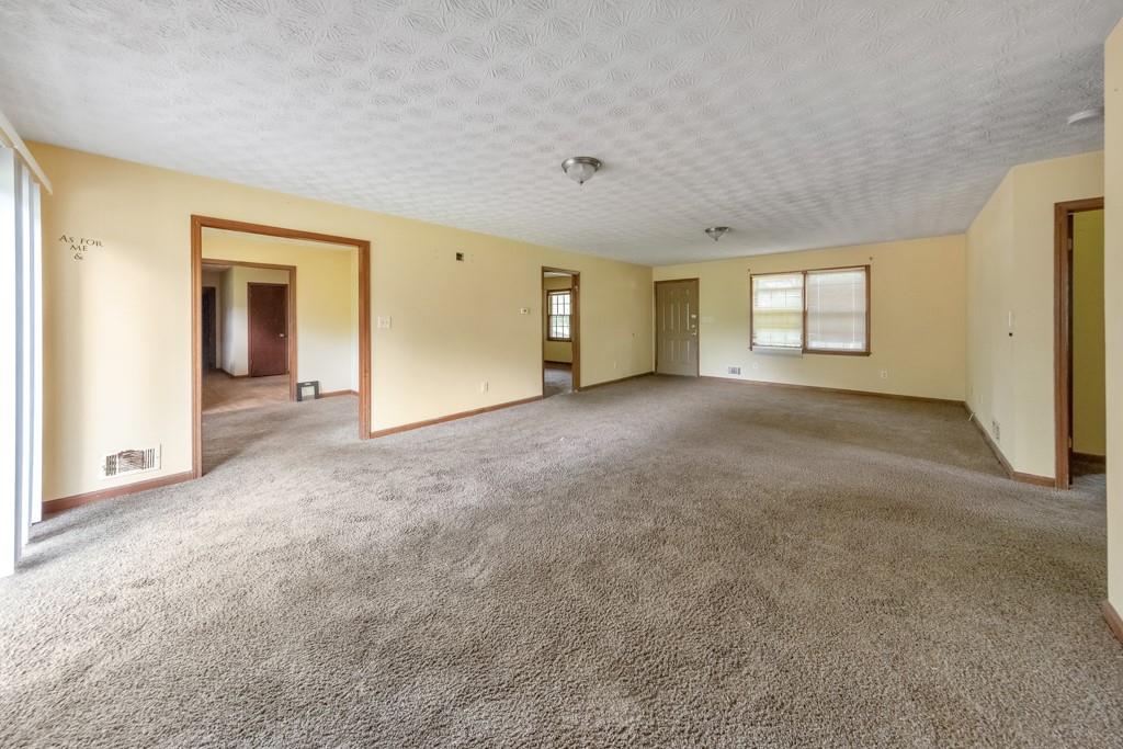 921 Curry Circle Se Property Photo 5