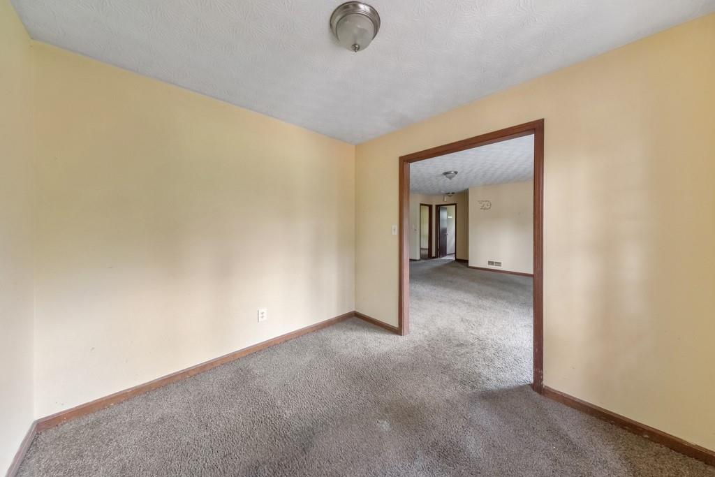 921 Curry Circle Se Property Photo 6