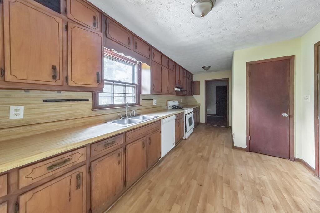 921 Curry Circle Se Property Photo 8