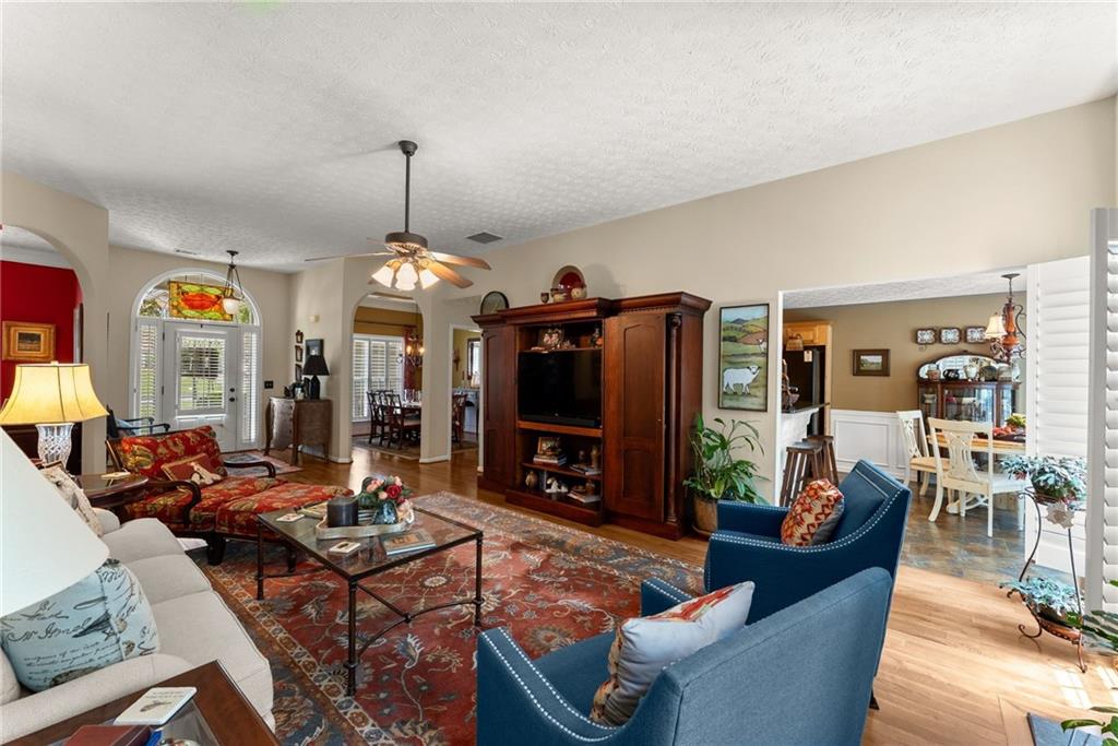 3819 Walnut Grove Way Property Photo 13