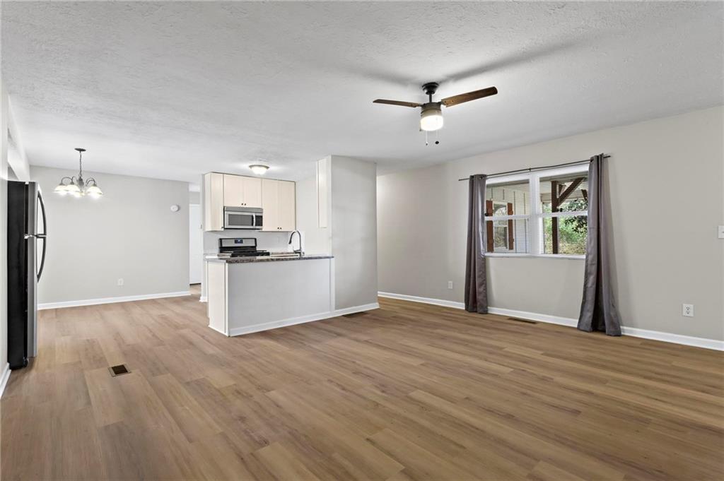 2255 Hunt Road Property Photo 6