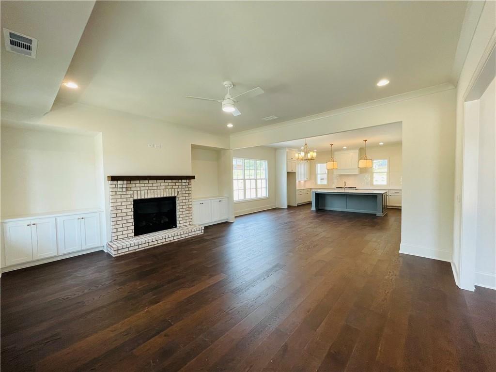 212 Suwanee Avenue Property Photo 3