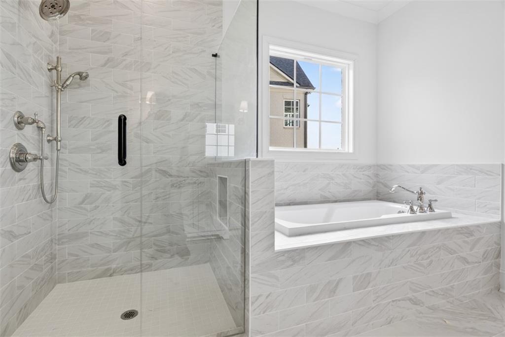 212 Suwanee Avenue Property Photo 14