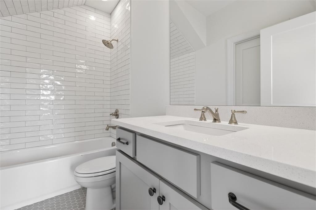 212 Suwanee Avenue Property Photo 16