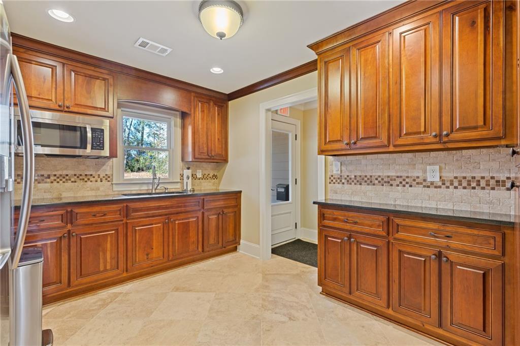851 Eva Kennedy Road Property Photo 23