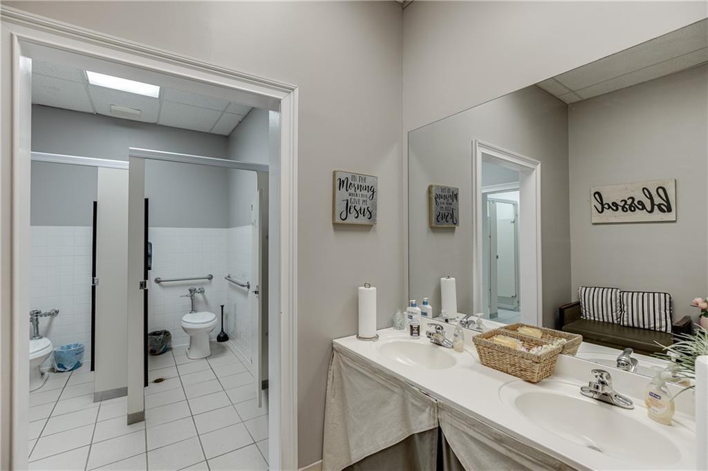 215 Advantage Drive Unit 200 Property Photo 24
