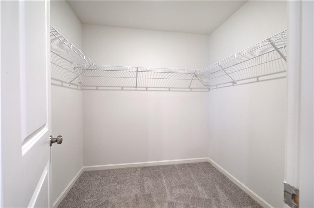 128 Oxford Lane Property Photo 9