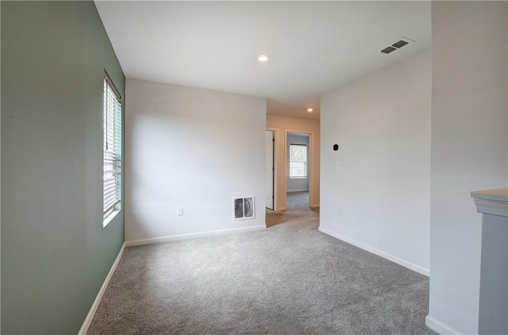 128 Oxford Lane Property Photo 12