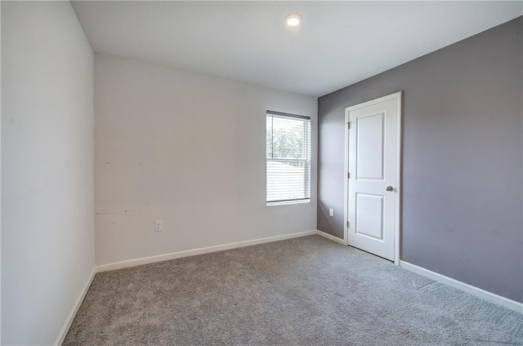 128 Oxford Lane Property Photo 13