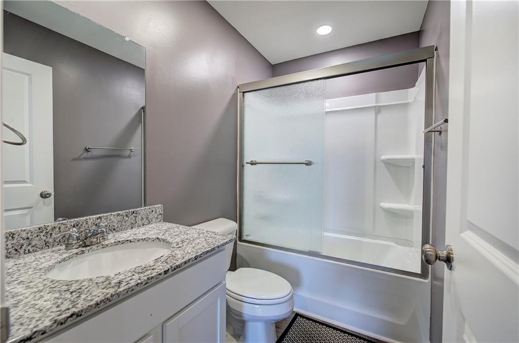128 Oxford Lane Property Photo 14