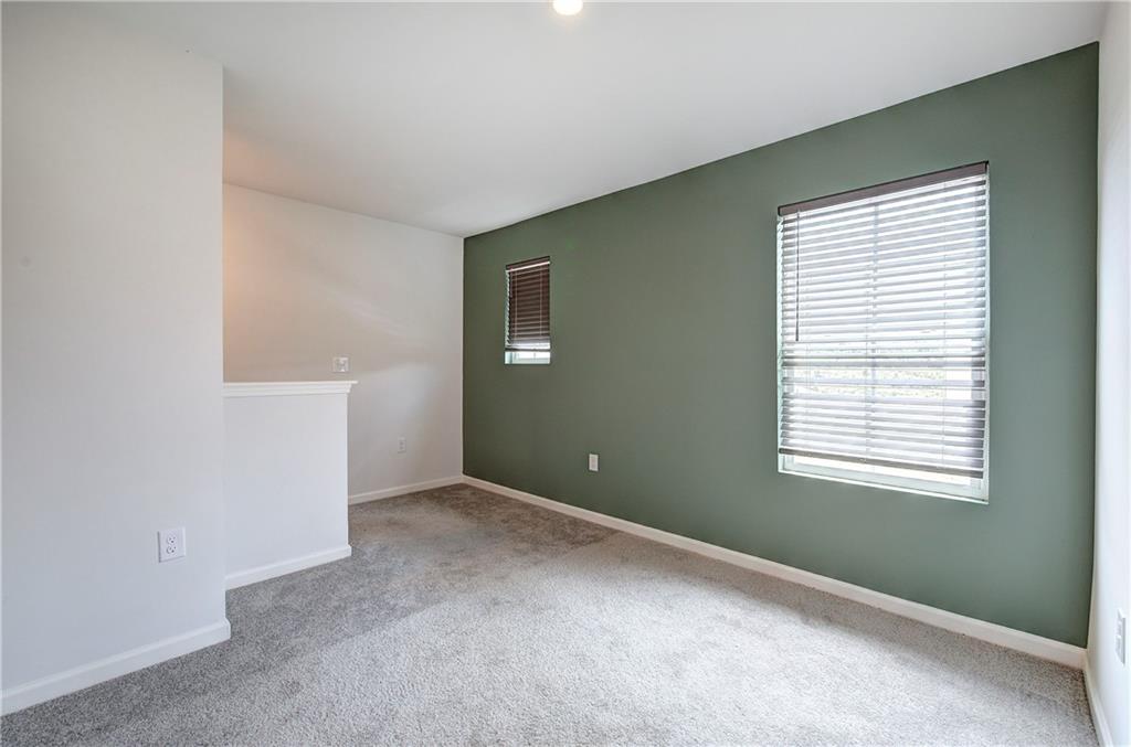 128 Oxford Lane Property Photo 15
