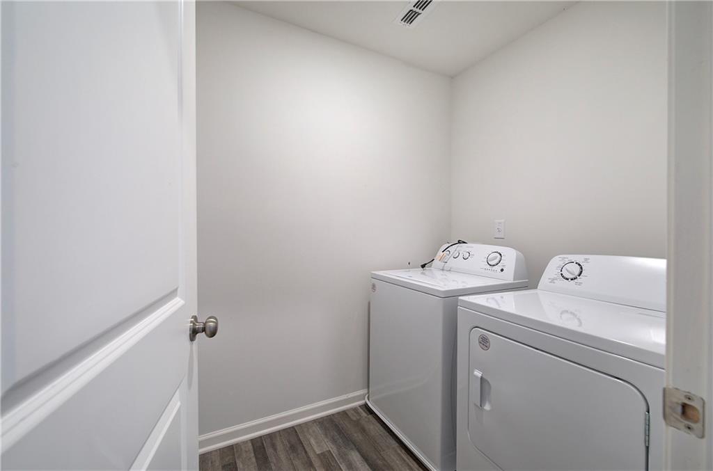 128 Oxford Lane Property Photo 16