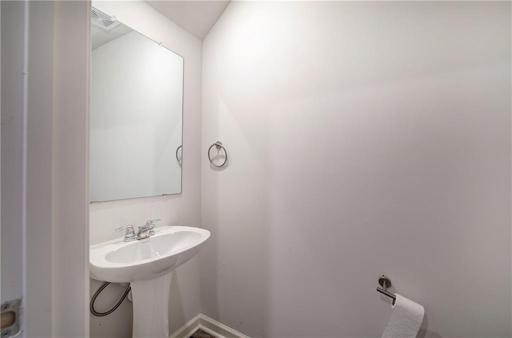 128 Oxford Lane Property Photo 17