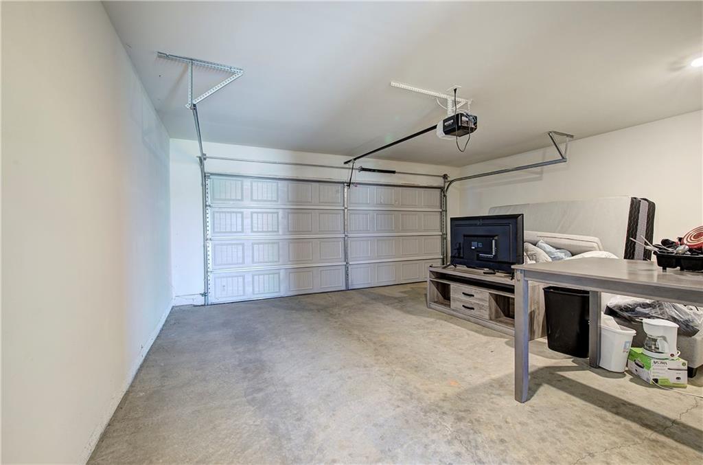128 Oxford Lane Property Photo 18