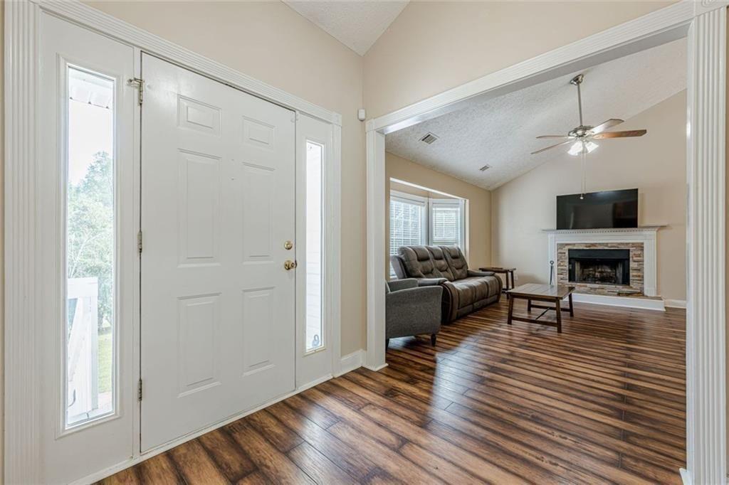 391 Pinewood Place Property Photo 4
