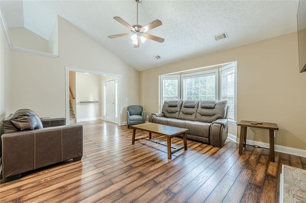 391 Pinewood Place Property Photo 7