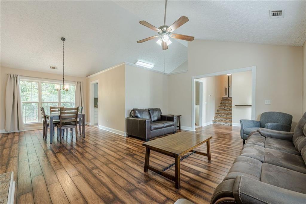 391 Pinewood Place Property Photo 8