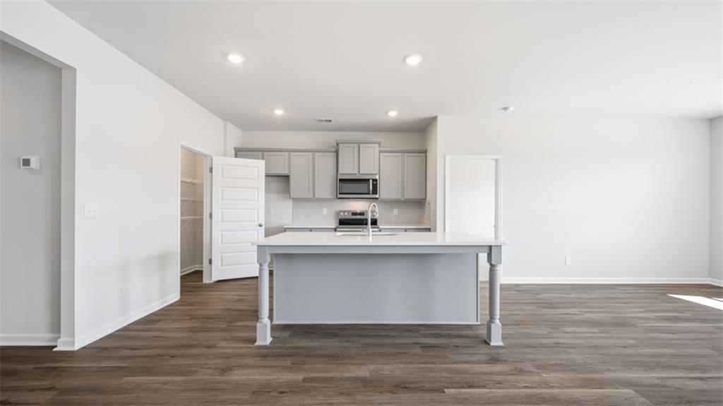 300 Bristol Boulevard Property Photo 17