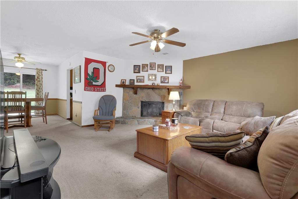 2425 Rhoanoke Drive Property Photo 2