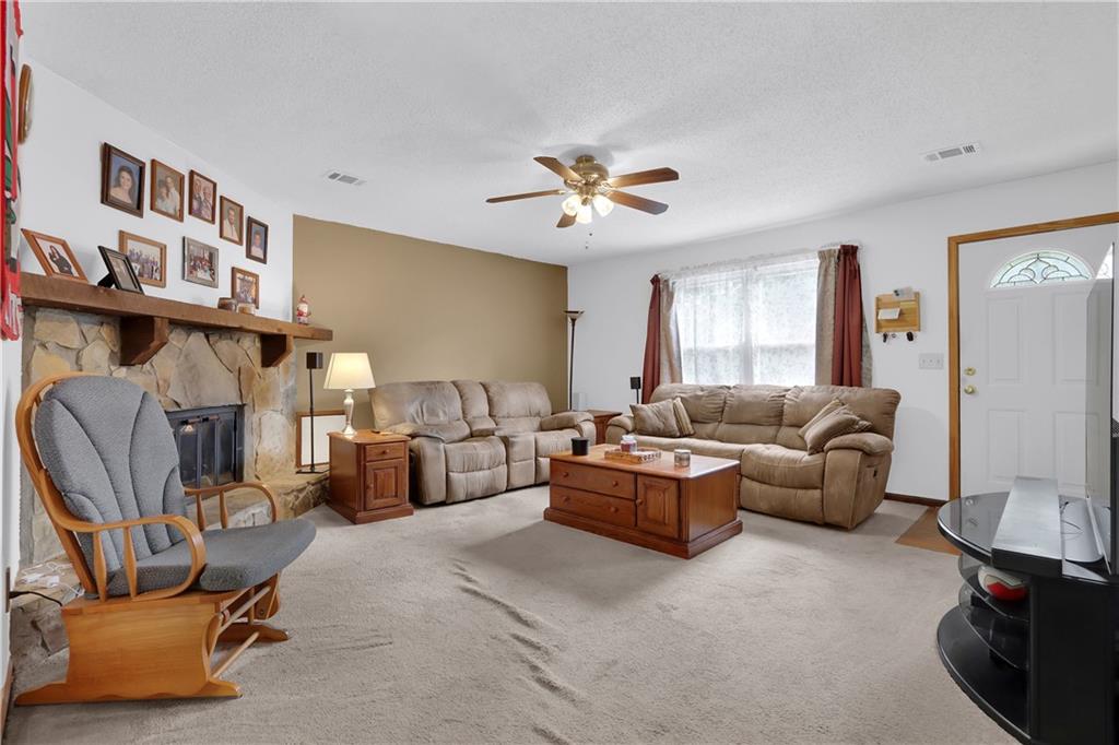 2425 Rhoanoke Drive Property Photo 3
