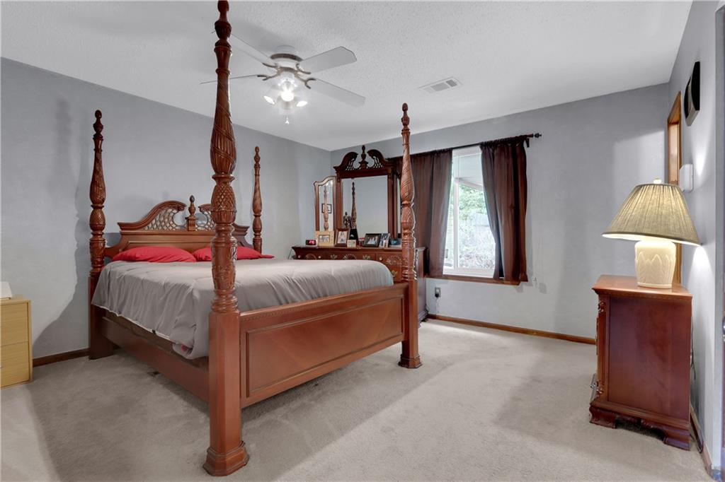 2425 Rhoanoke Drive Property Photo 9