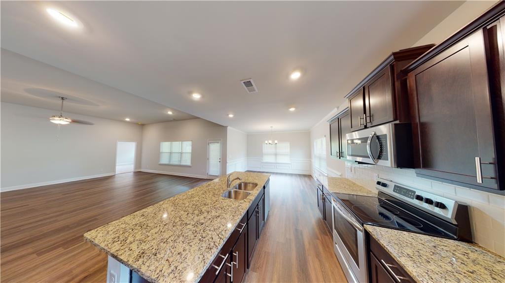 1101 Stiles Crossing Property Photo 4