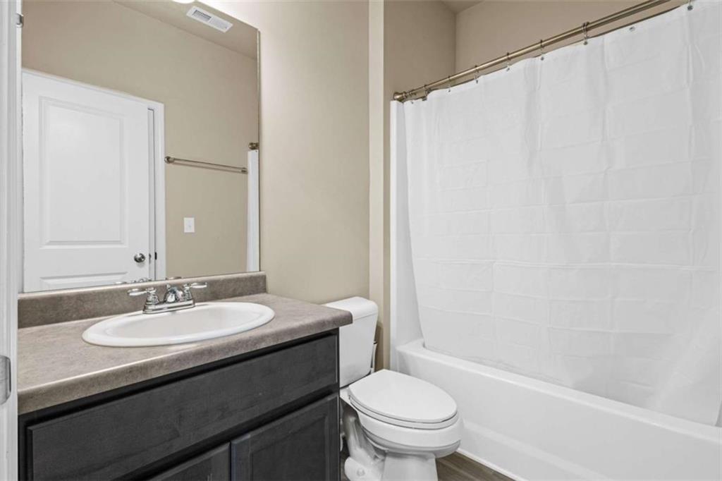 684 Armitage Way Property Photo 6