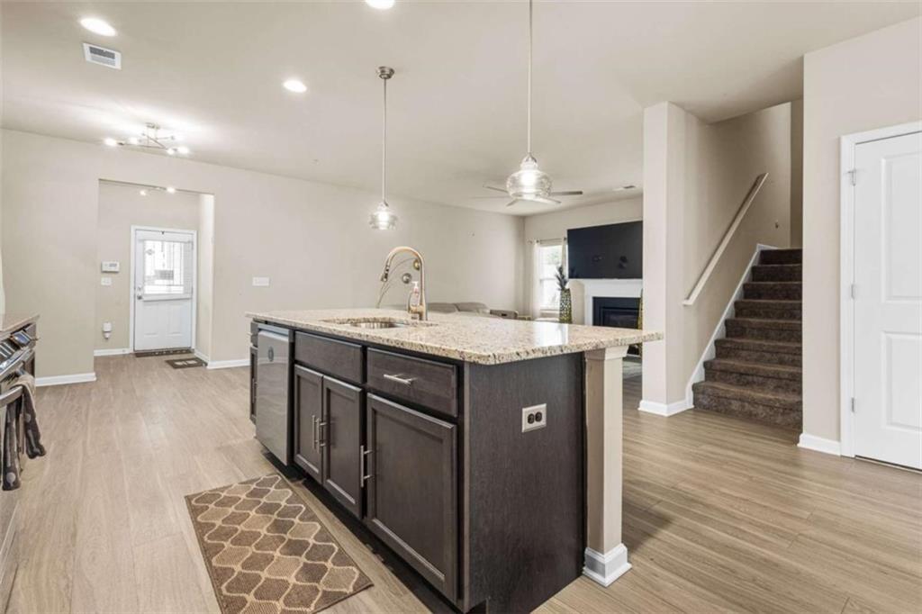 684 Armitage Way Property Photo 12