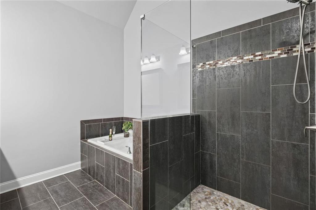 1044 Township Square Property Photo 21