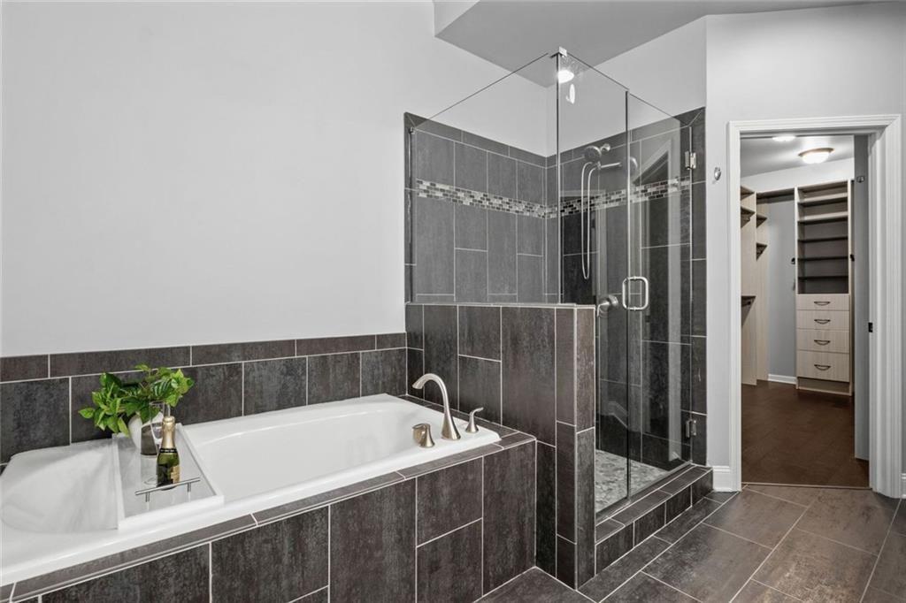 1044 Township Square Property Photo 22