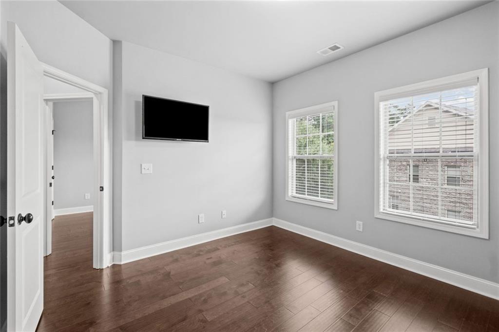 1044 Township Square Property Photo 25