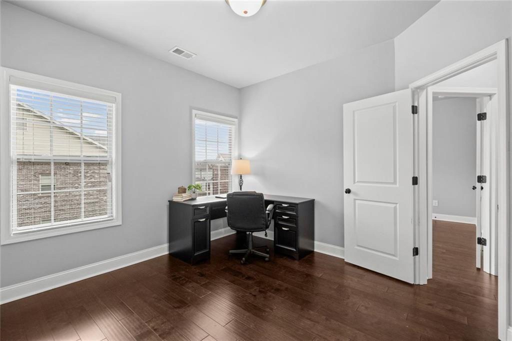 1044 Township Square Property Photo 26