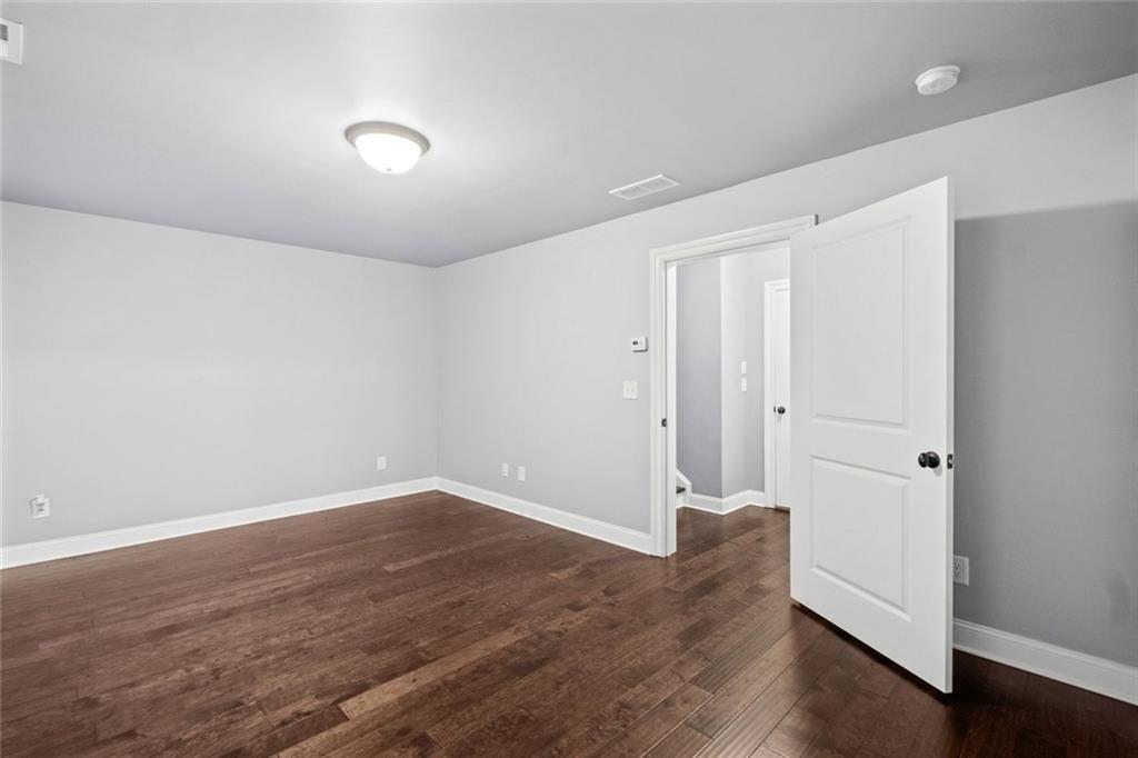 1044 Township Square Property Photo 29