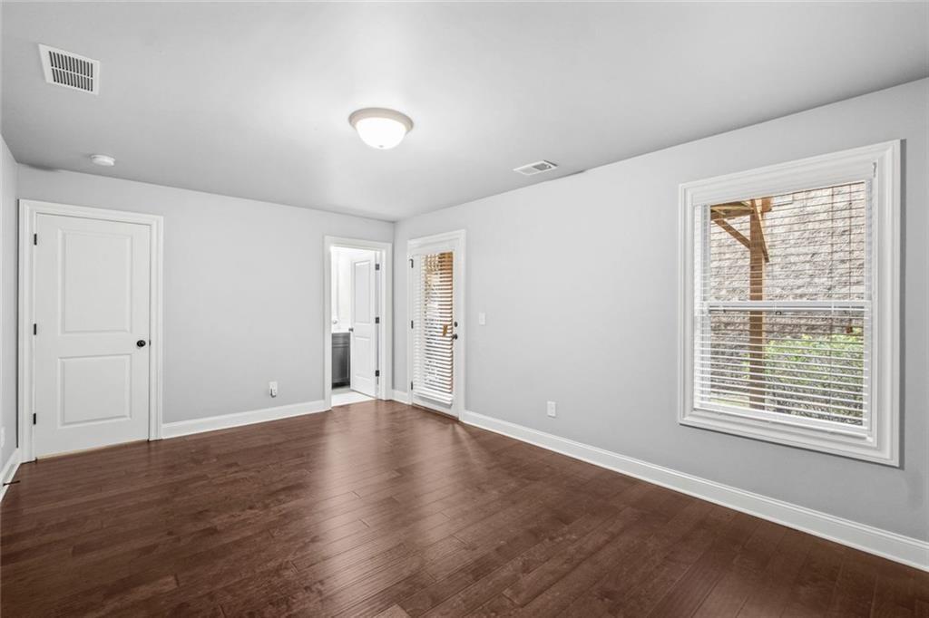 1044 Township Square Property Photo 30