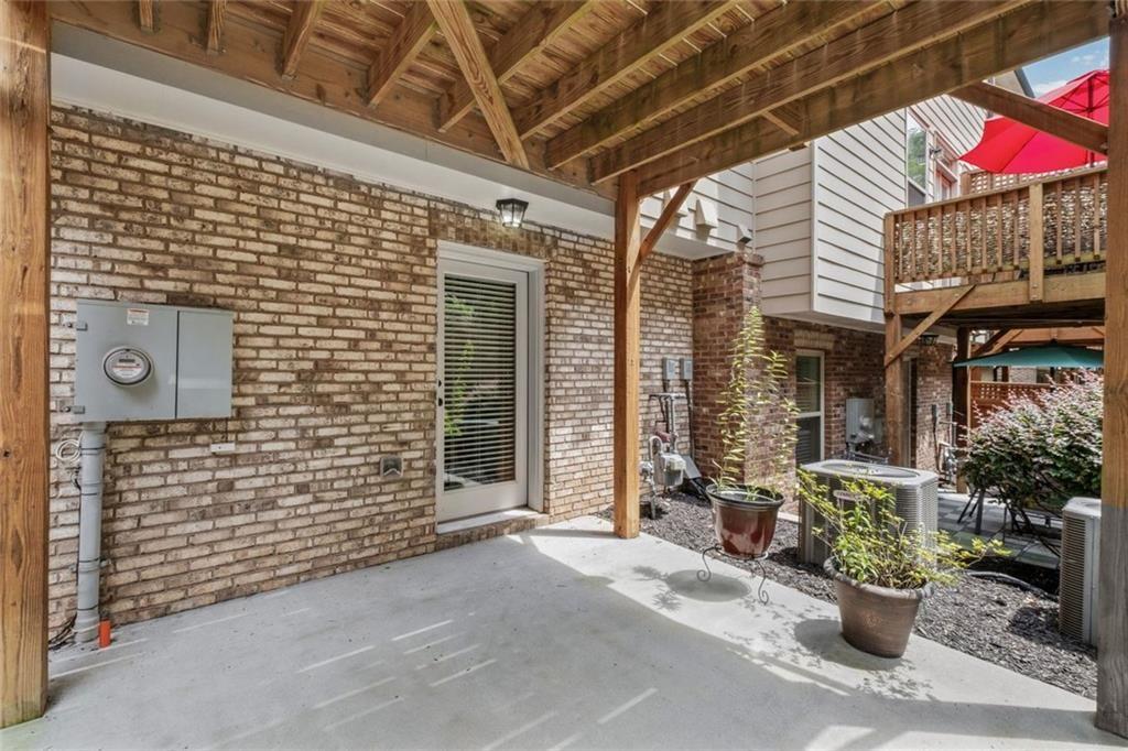 1044 Township Square Property Photo 33
