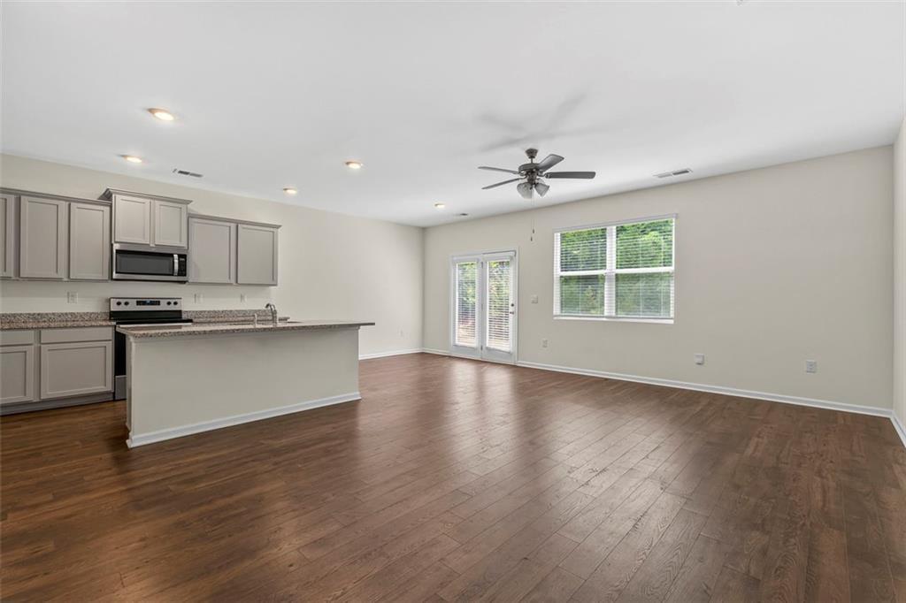 174 Hampton Circle Property Photo 4