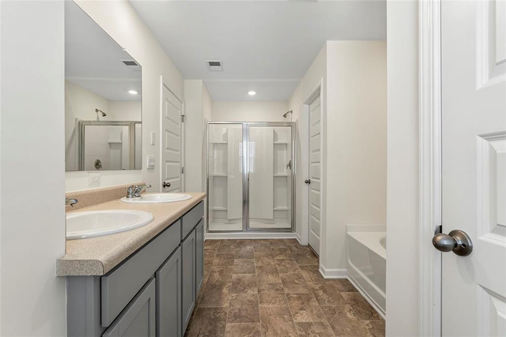 174 Hampton Circle Property Photo 8