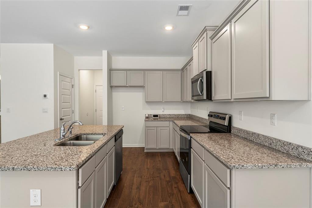 174 Hampton Circle Property Photo 12