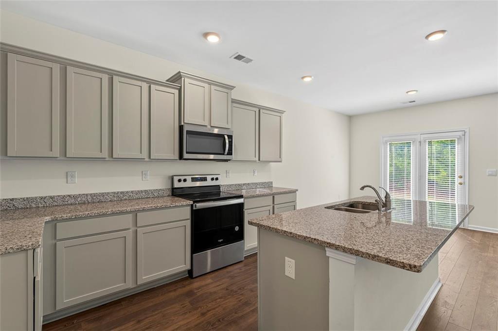 174 Hampton Circle Property Photo 13