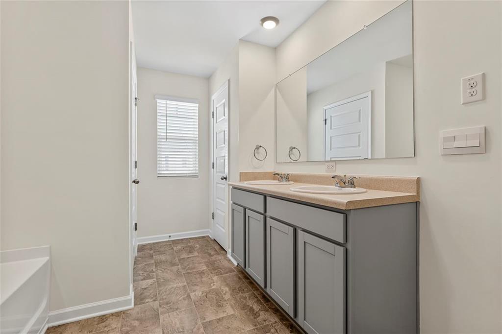174 Hampton Circle Property Photo 16