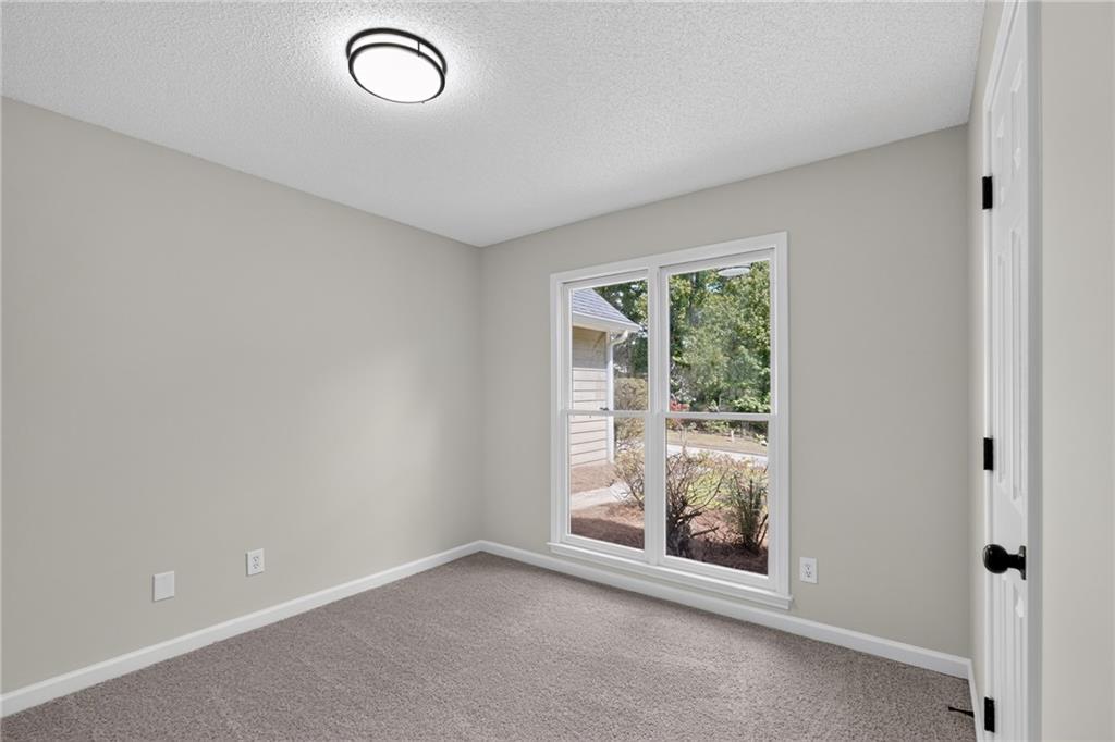 106 Crown Forest Drive Property Photo 11