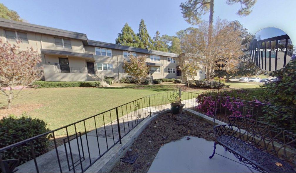276 Lakemoore Drive Ne Unit E Property Photo 3