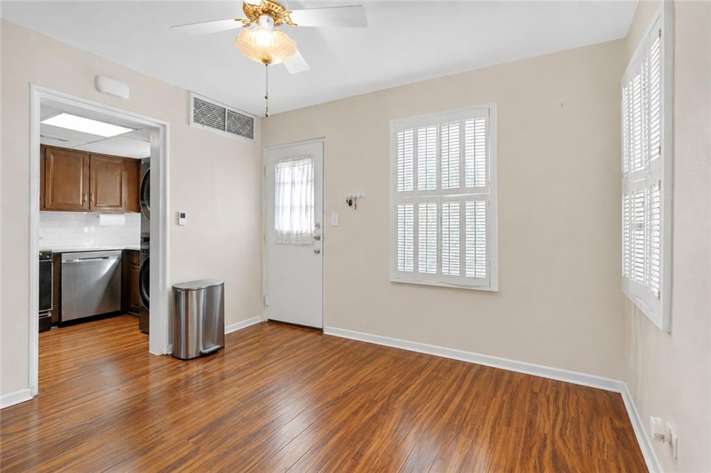 276 Lakemoore Drive Ne Unit E Property Photo 9