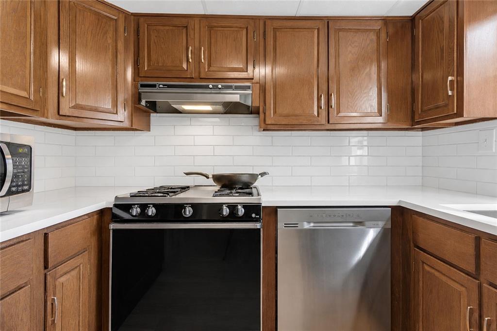 276 Lakemoore Drive Ne Unit E Property Photo 10