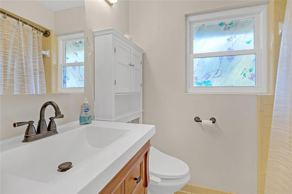 276 Lakemoore Drive Ne Unit E Property Photo 13