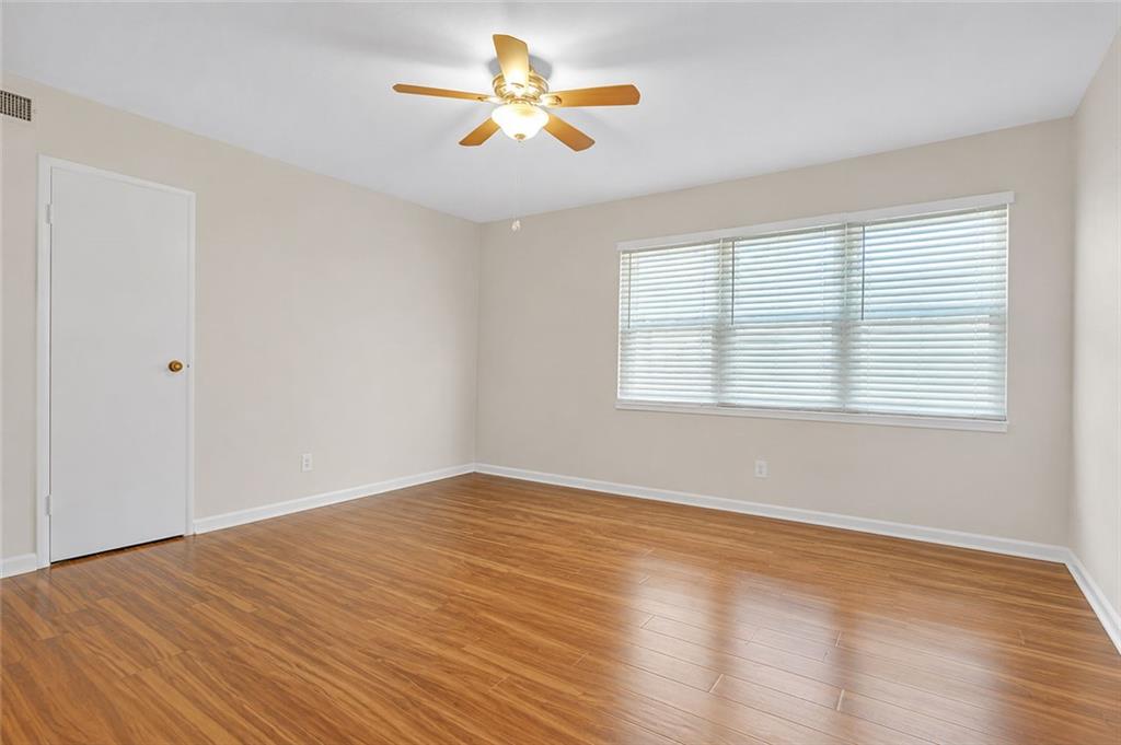 276 Lakemoore Drive Ne Unit E Property Photo 15