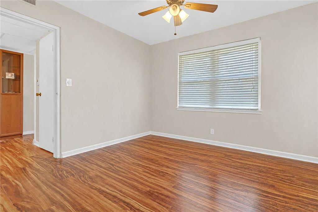 276 Lakemoore Drive Ne Unit E Property Photo 17