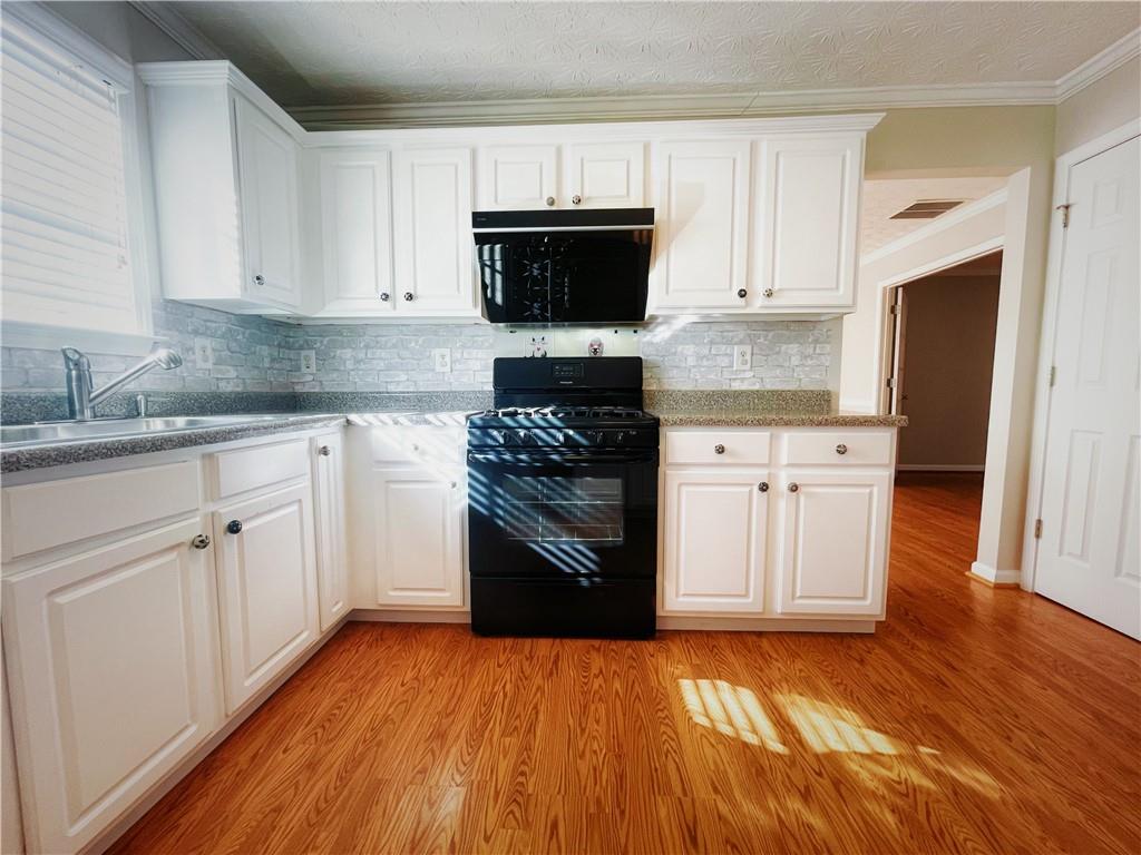 3368 Hill Pond Drive Property Photo 9