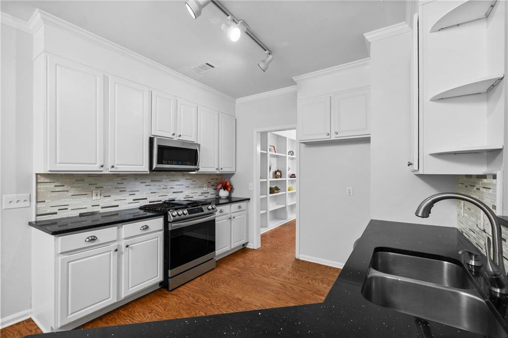 2300 Northwood Drive Property Photo 11